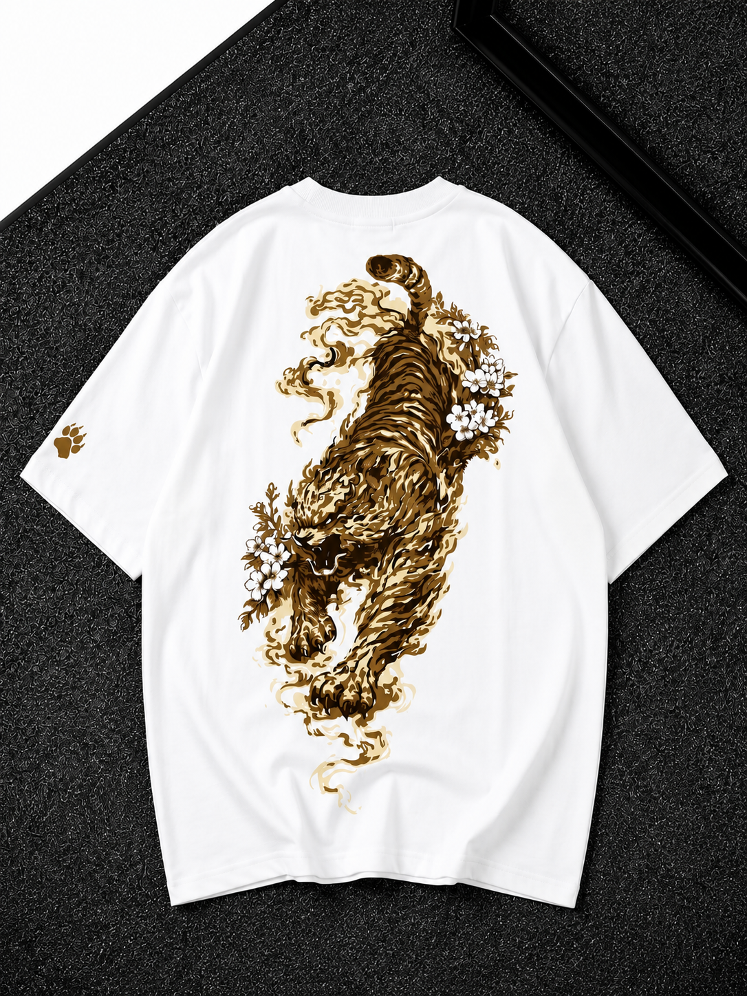 SILENT PREDATOR Oversized T-shirt