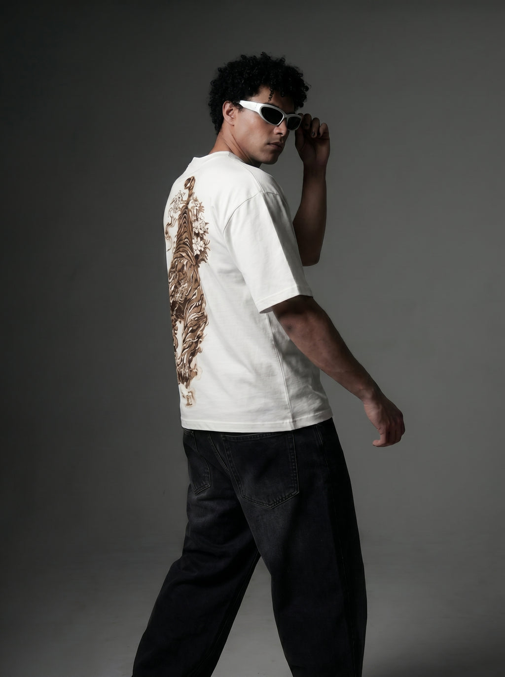 SILENT PREDATOR Oversized T-shirt