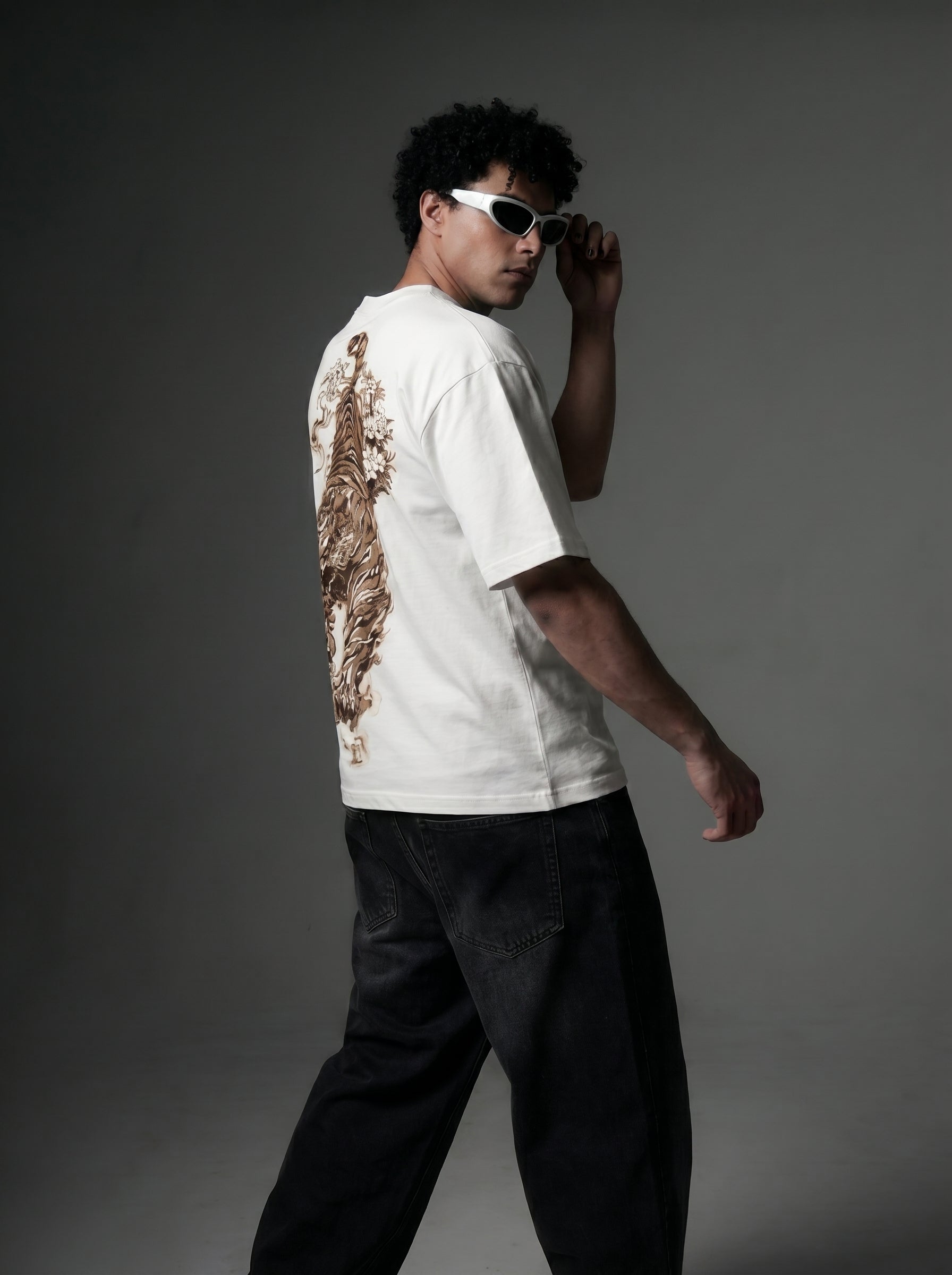 SILENT PREDATOR Oversized T-shirt