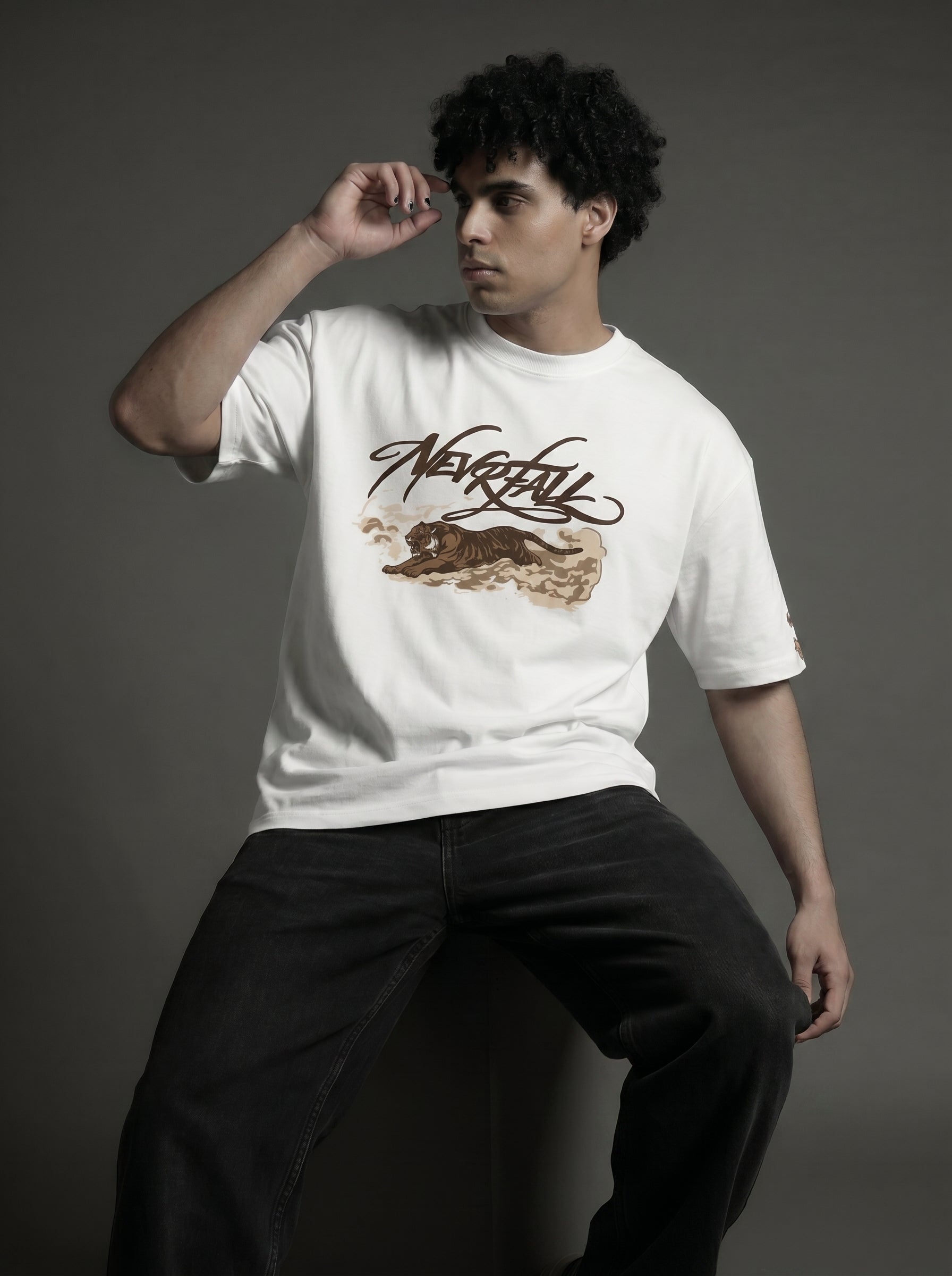 SILENT PREDATOR Oversized T-shirt