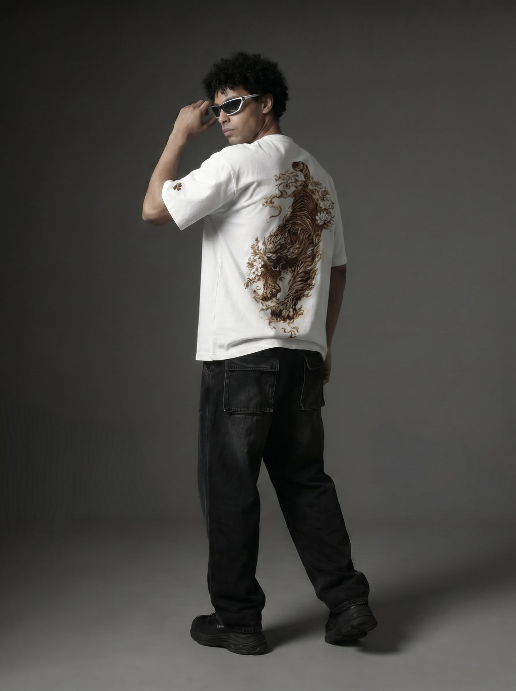 SILENT PREDATOR Oversized T-shirt