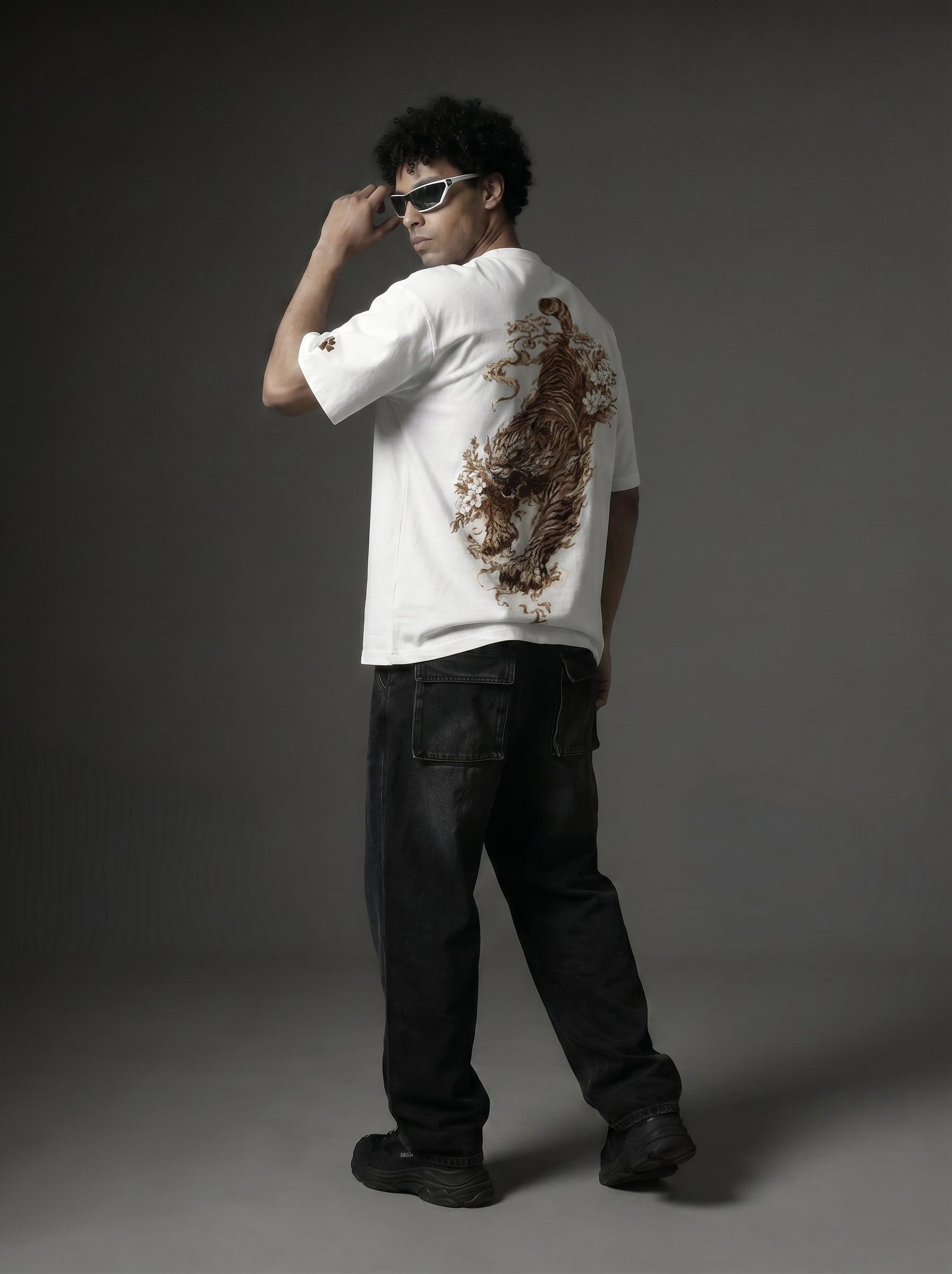 SILENT PREDATOR Oversized T-shirt